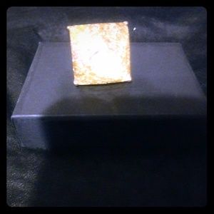 Ladies ring